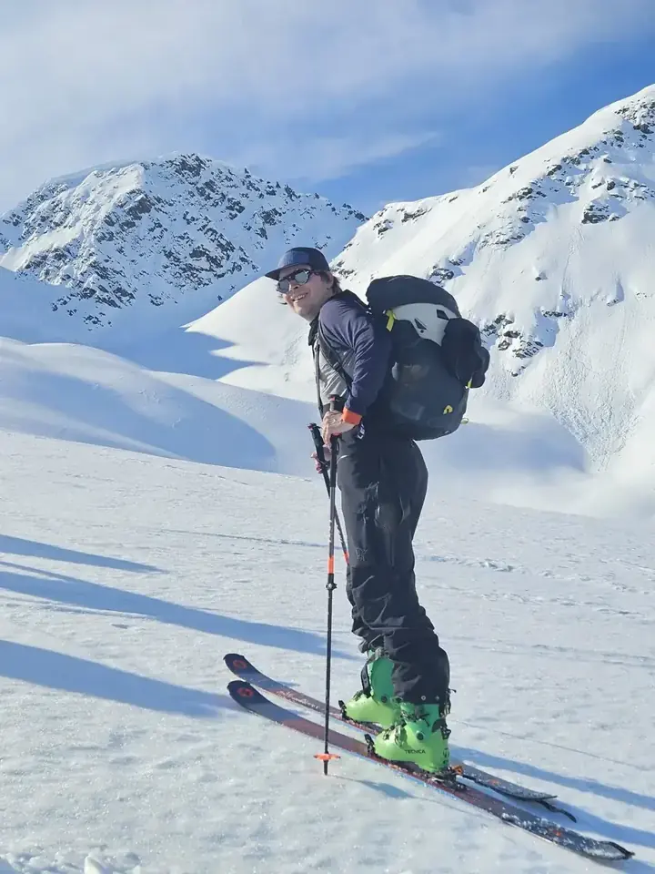 Anssi på topptur i fjellene rundt Tromsø